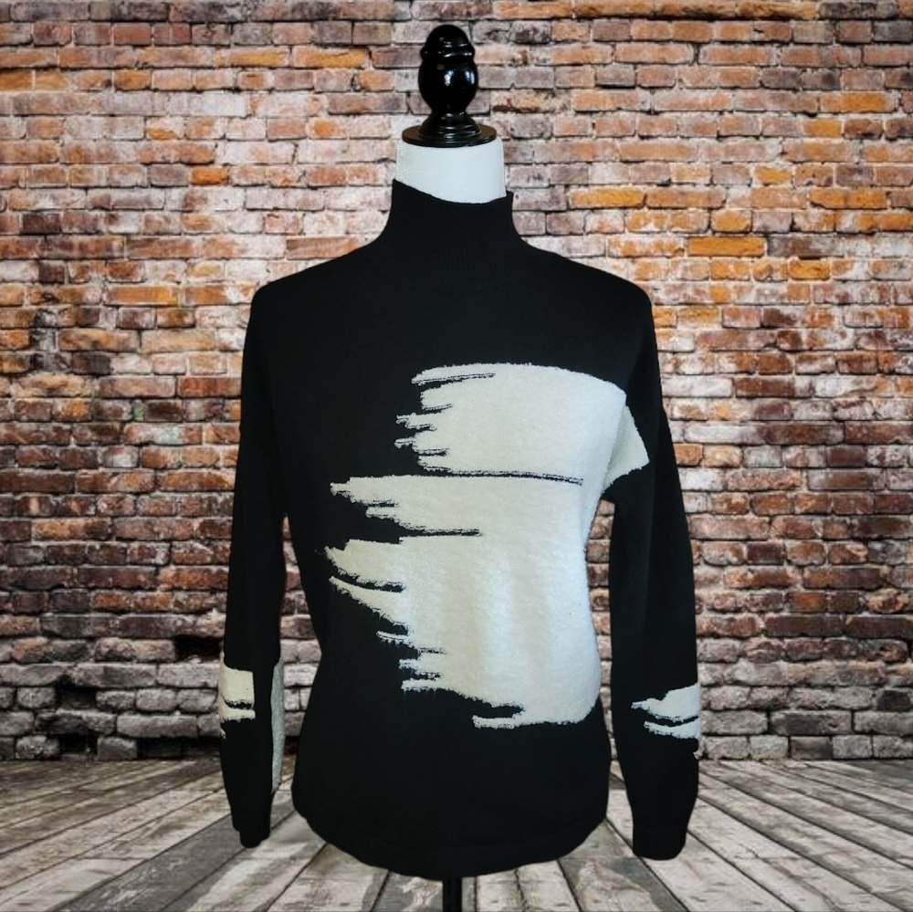 LAST Chance Alison Sheri Black & White Knit Sweater